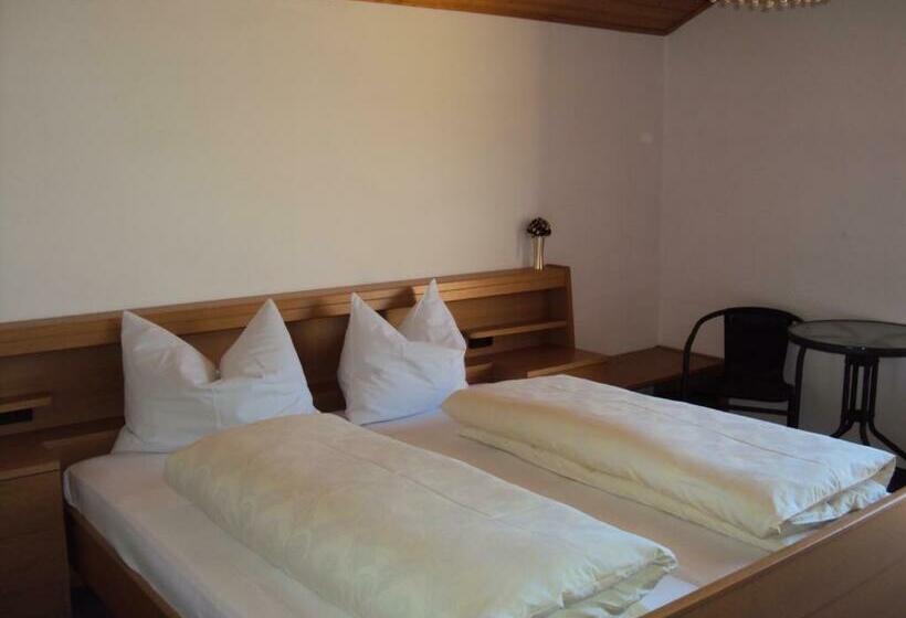 Apartamento 1 Dormitório com Sacada, Aussersalfnerhof