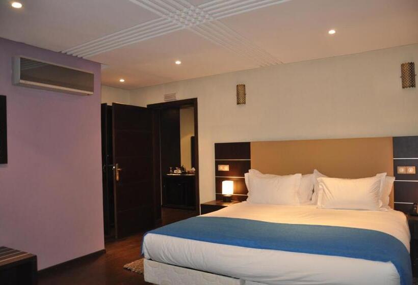 מיטת קינג בסוויטה, Emilio Moretti