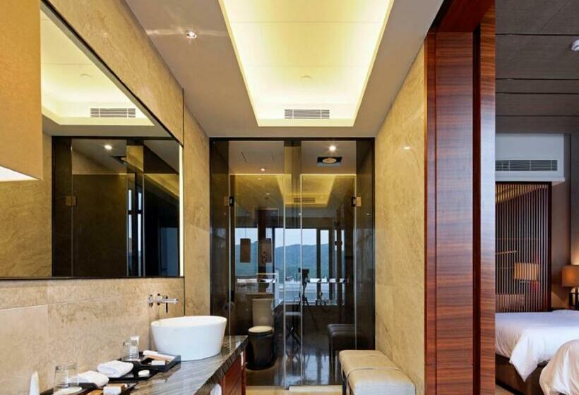 Superior room with lake view, Jinling Resort Tianquan Lake