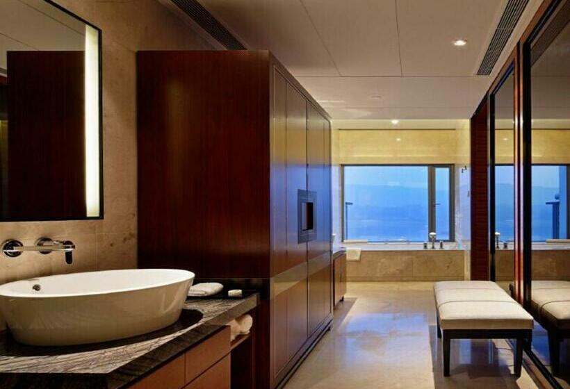 Superior suite with lake view, Jinling Resort Tianquan Lake