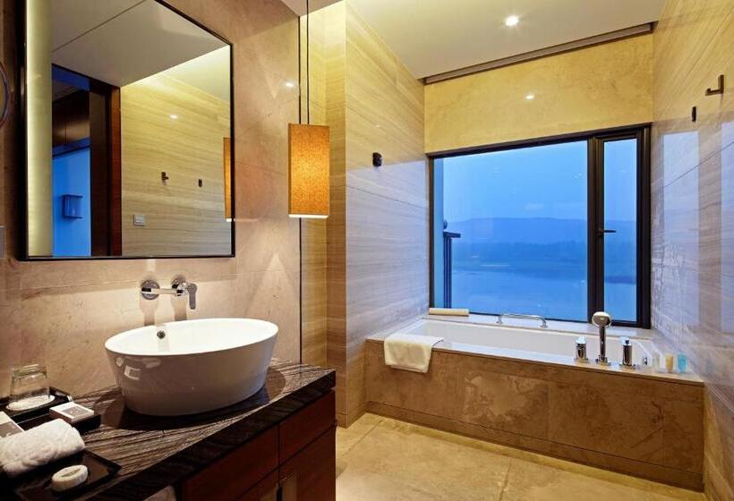 디럭스 스위트, Jinling Resort Tianquan Lake