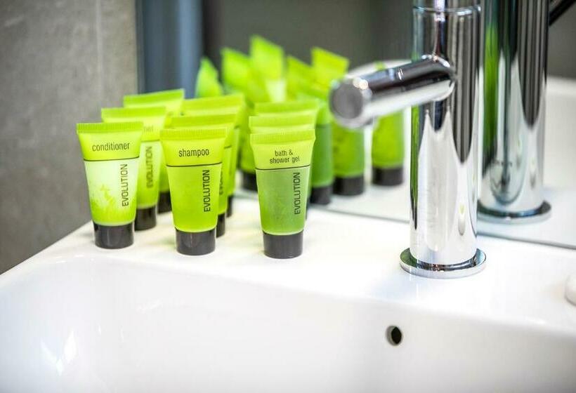 استودیوی استاندارد, Nightcap At Fairfield