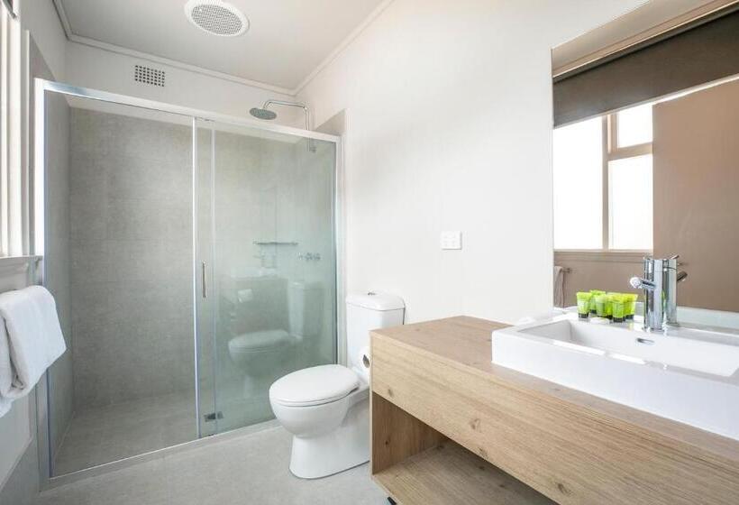 استودیوی استاندارد, Nightcap At Fairfield