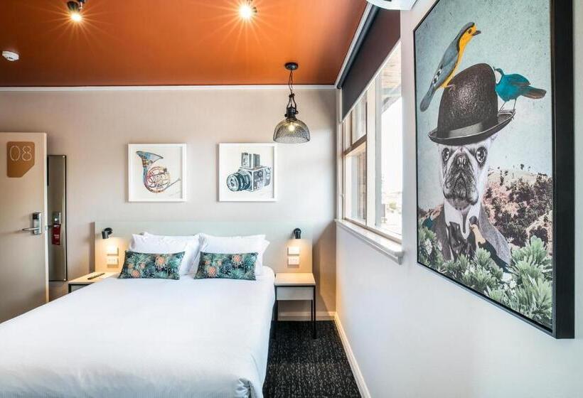 استودیوی استاندارد, Nightcap At Fairfield