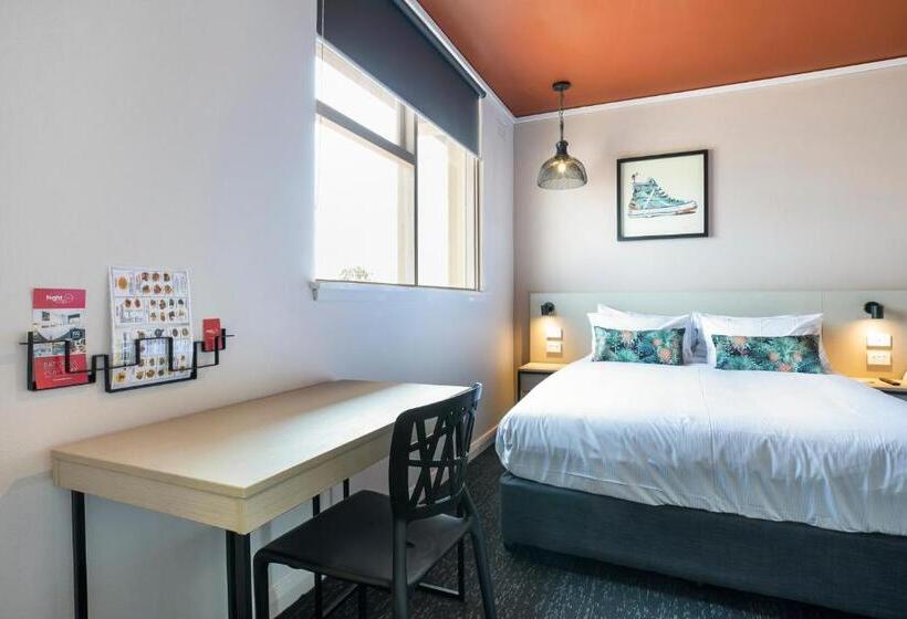 استودیوی استاندارد, Nightcap At Fairfield