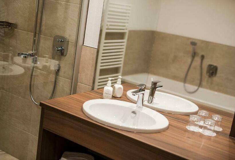 Апартаменты 1 Спальня с Балконом, Theresia