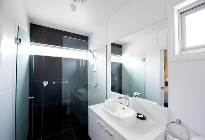 استودیوی استاندارد, Mansi On Raymond