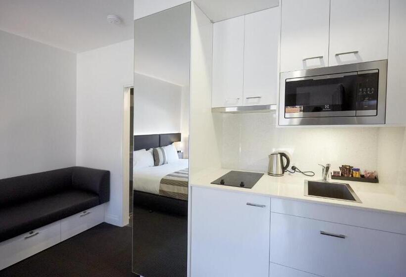 استودیوی استاندارد, Mansi On Raymond