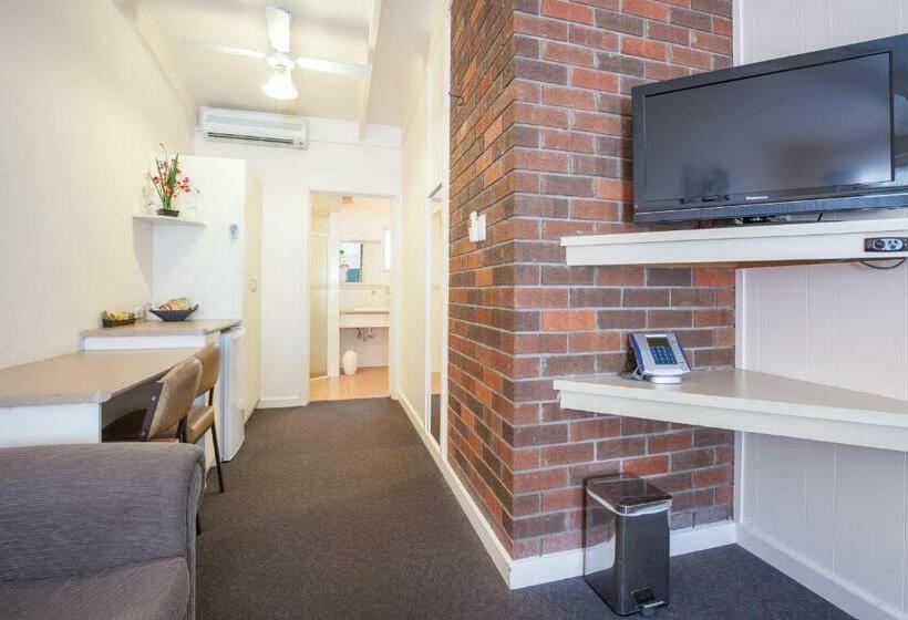 Номер Deluxe, Mid City Motel