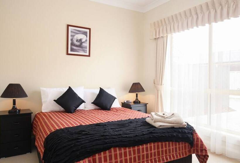 Номер Стандарт, Mid City Motel