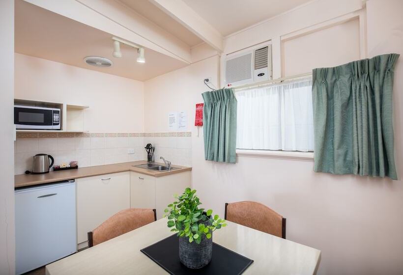 Номер Стандарт, Mid City Motel