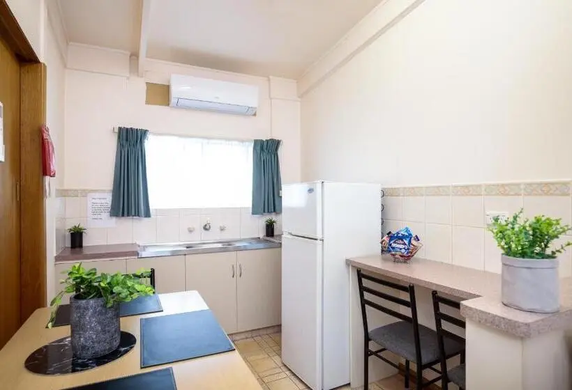 اتاق استاندارد, Mid City Motel