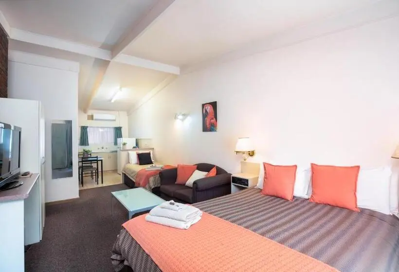 اتاق استاندارد, Mid City Motel