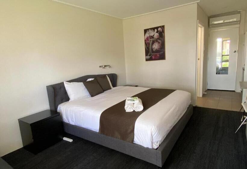 اتاق سوپریور با تخت بزرگ, Warrina Motor Inn Wodonga Cbd