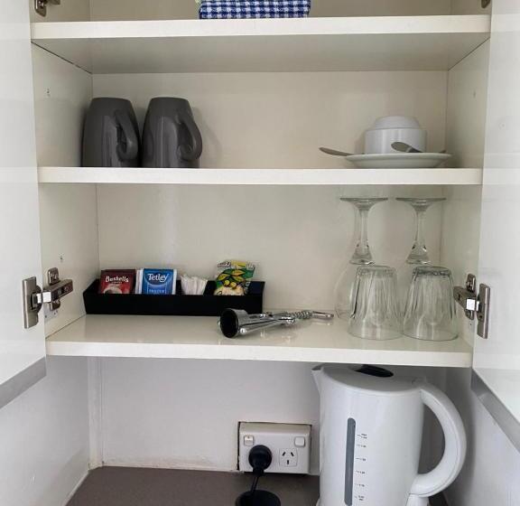 اتاق سوپریور با تخت بزرگ, Warrina Motor Inn Wodonga Cbd