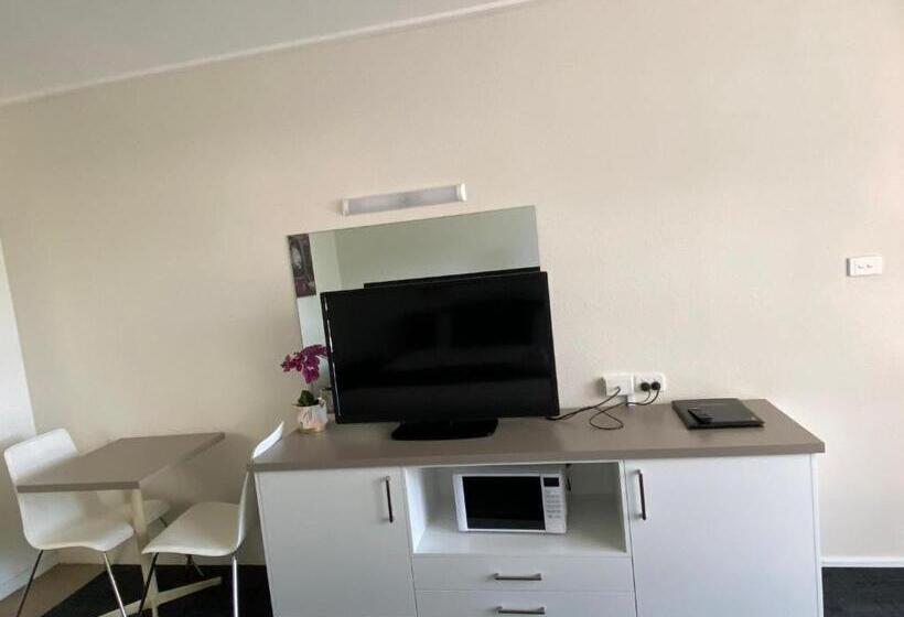 اتاق سوپریور با تخت بزرگ, Warrina Motor Inn Wodonga Cbd