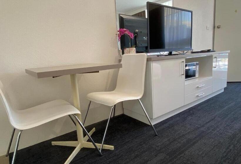 اتاق سوپریور با تخت بزرگ, Warrina Motor Inn Wodonga Cbd
