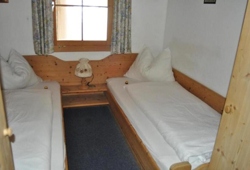 带阳台两卧公寓, Petererhof