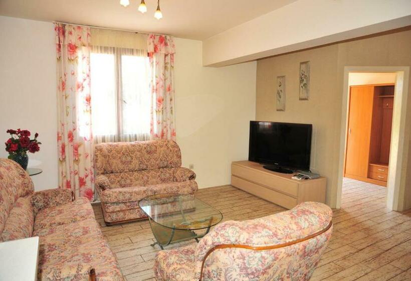 آپارتمان 1 خوابه با چشم‌انداز باغ, Secret Garden House