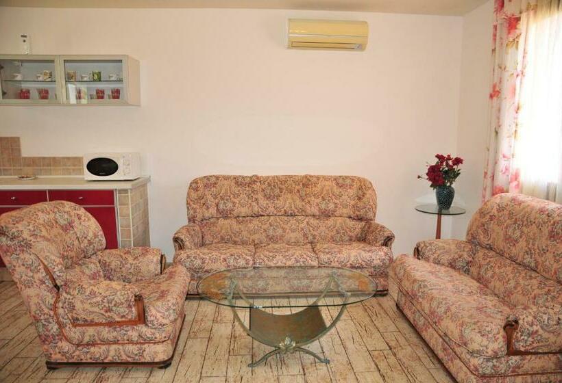 庭の見える1ベッドルームアパートメント, Secret Garden House