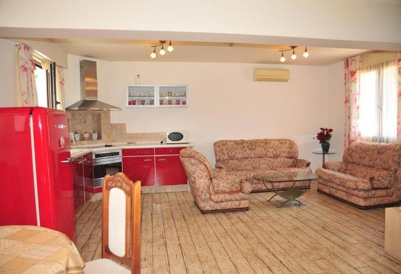 庭の見える1ベッドルームアパートメント, Secret Garden House