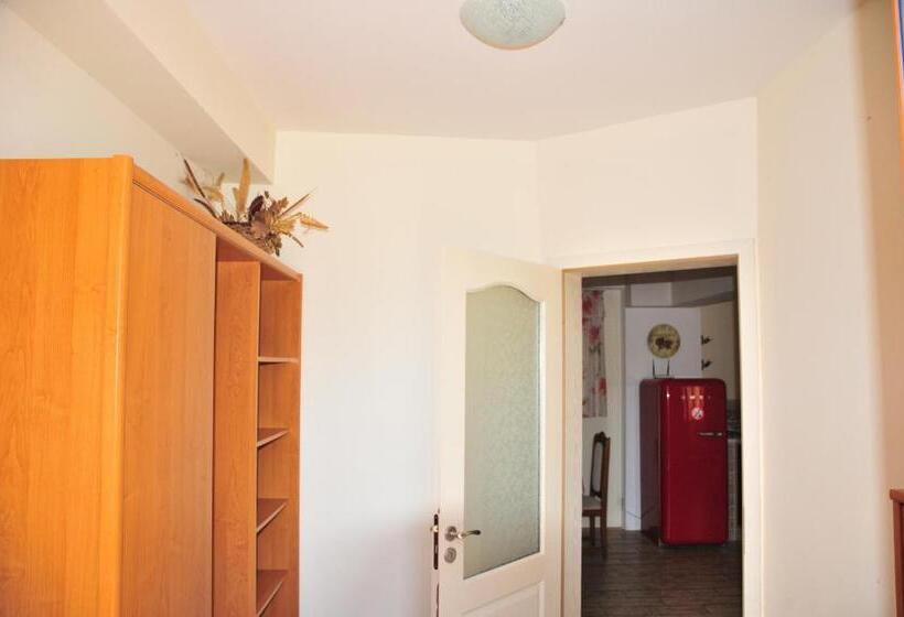 庭の見える1ベッドルームアパートメント, Secret Garden House