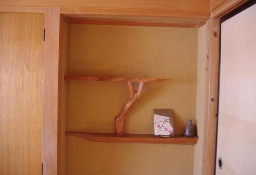 غرفة قياسية حمام مشترك, Ishibu So