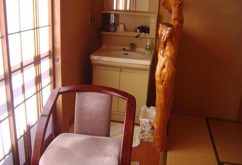 غرفة قياسية حمام مشترك, Ishibu So