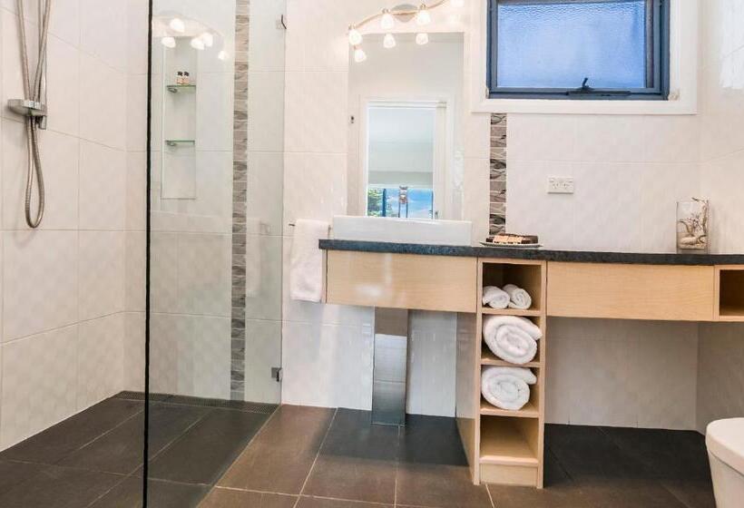 استودیوی استاندارد, Seascape Accommodation