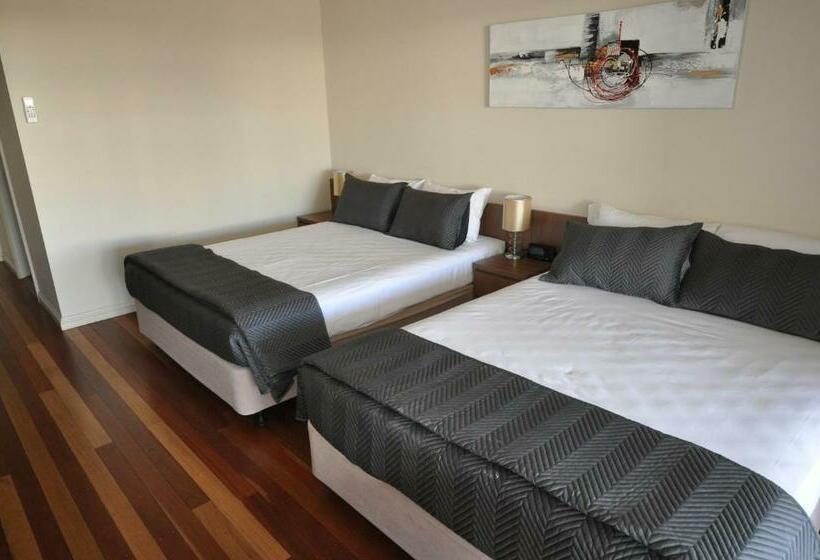 Номер Стандарт с Балконом, The Australian Hotel Motel