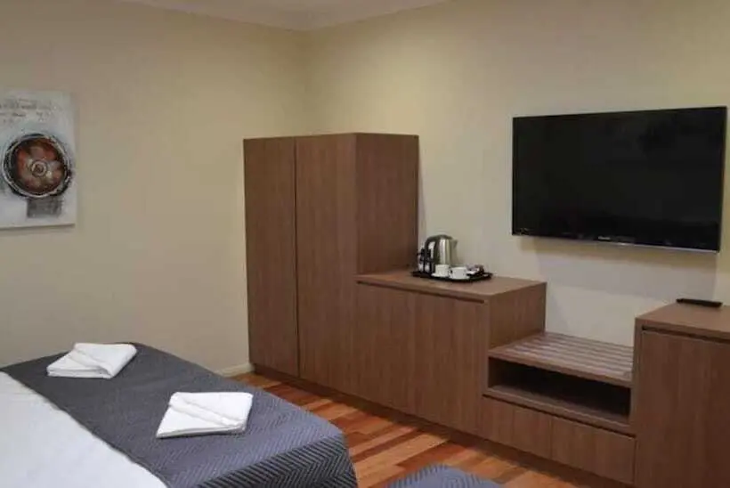身障者適用キングサイズベッドルーム, The Australian Hotel Motel