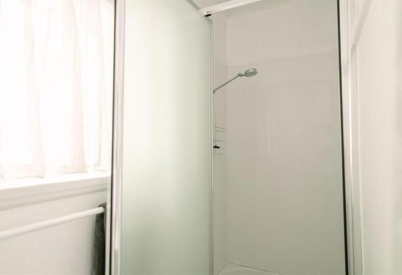 منزل غرفتين نوم, Alpine Riverside Cottages