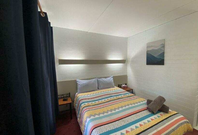 基本间, Capri Motel