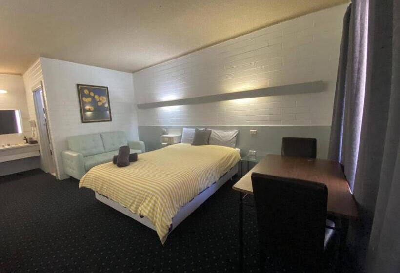 标准间, Capri Motel