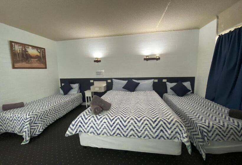 패밀리 룸, Capri Motel
