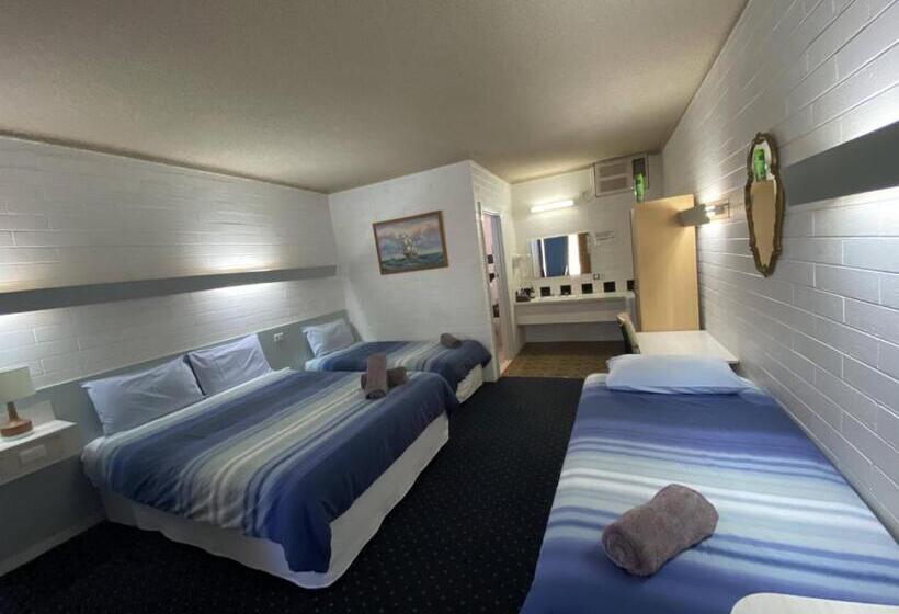 家庭间, Capri Motel