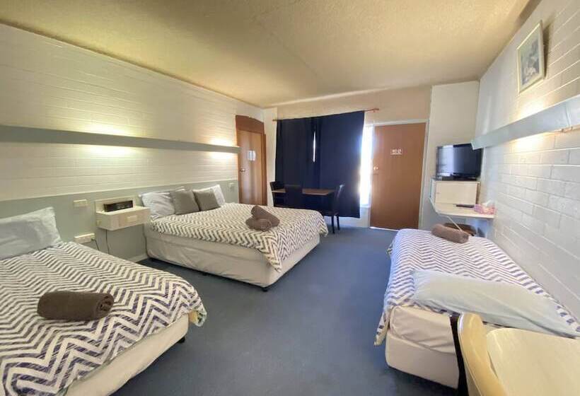 家庭间, Capri Motel