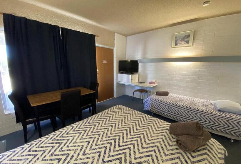 家庭间, Capri Motel