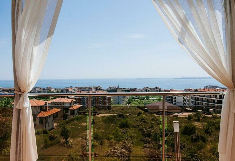 דירת חדר, Red Iguana