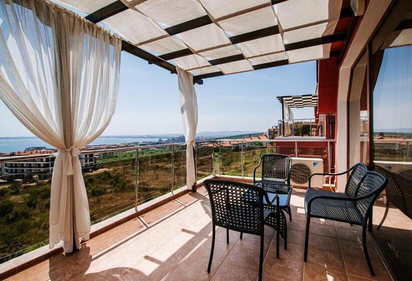 דירת שני חדרים, Red Iguana