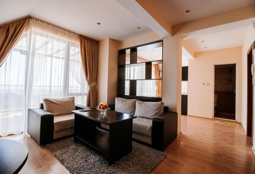 דירת שני חדרים, Red Iguana