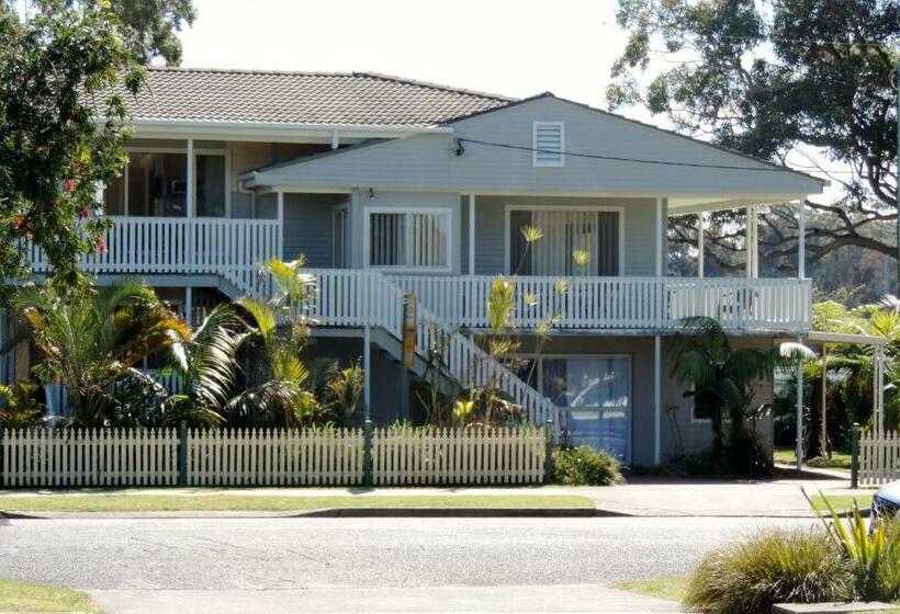 חדר משפחתי, Sussex Shores