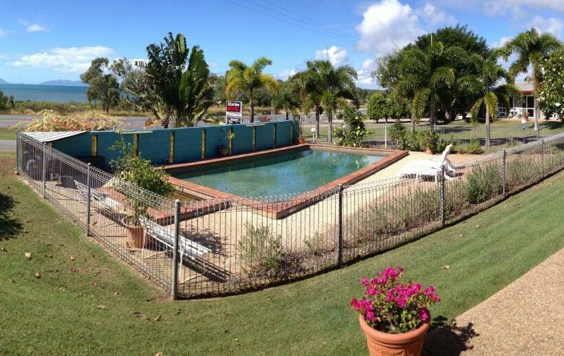 Семейный Номер, Ocean View Motel Bowen