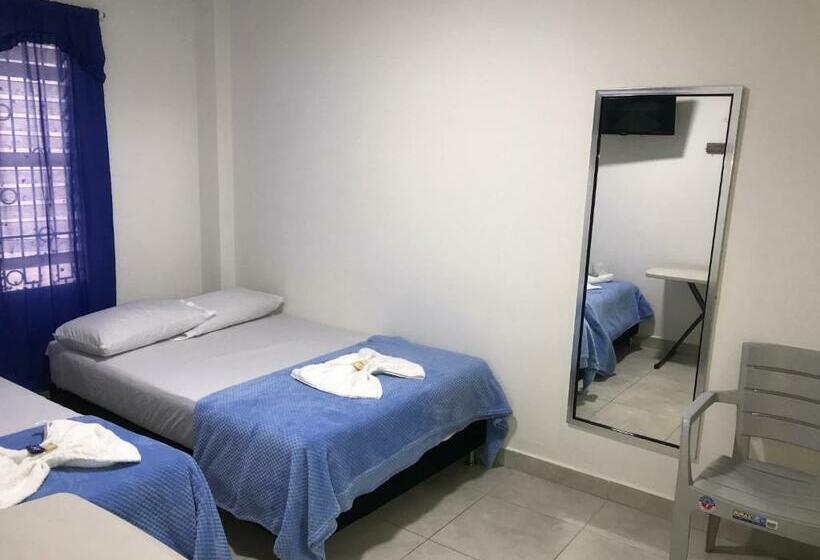 スタンダードトリプルルーム, Alcazar