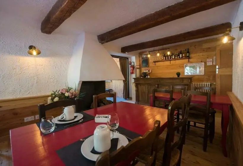 اتاق خانوادگی, Auberge Du Bachelard