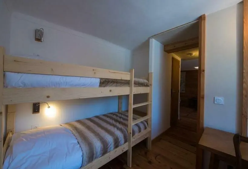 اتاق استاندارد چهار تخته, Auberge Du Bachelard