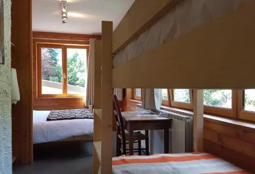 اتاق خانوادگی, Auberge Du Bachelard