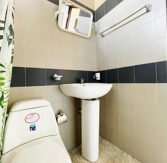 חדר משפחתי, Meewaya