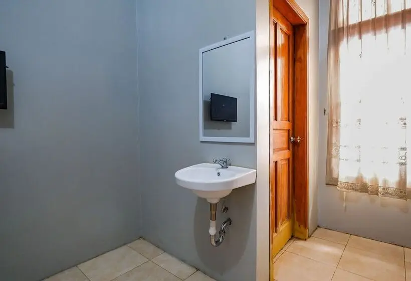 StandaardKamer, Oyo 2737 D Kost