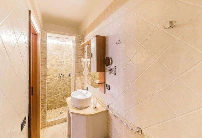 اتاق استاندارد سه نفره, Aurora Rooms